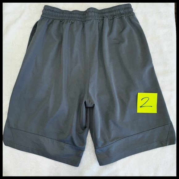Nike DriFit 🏋🏻‍♀️🥏🏀🏈🏐Mens Shorts XL Grey with 2 pockets and drawstring waist. 👌🏼 - Picture 10 of 16